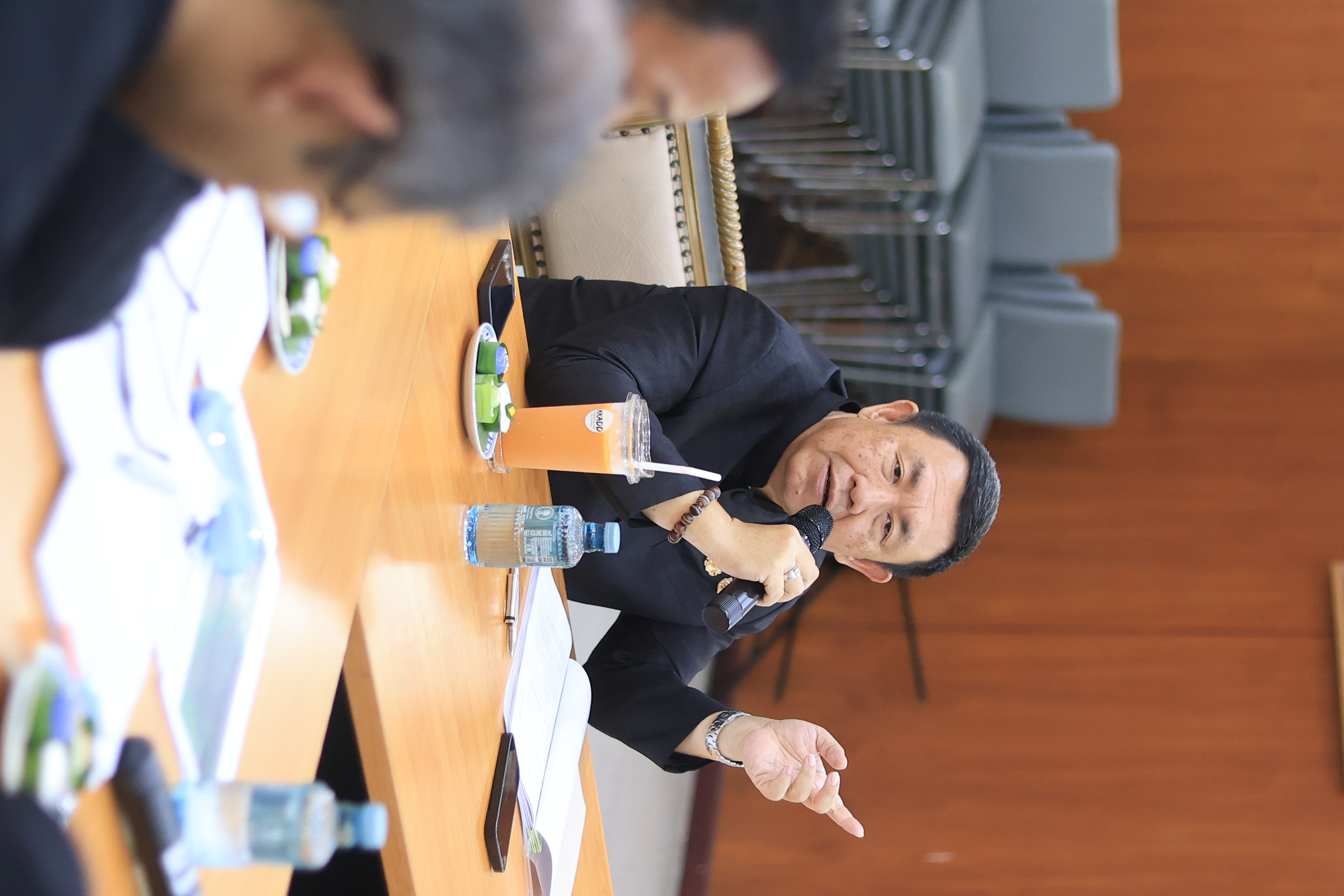 title - ส.ป.ก. ประชุมเข้ม การจัดทำโครงการแก้ไขปัญหาผลกระทบจากสถานการณ์วิกฤตด้านพลังงาน